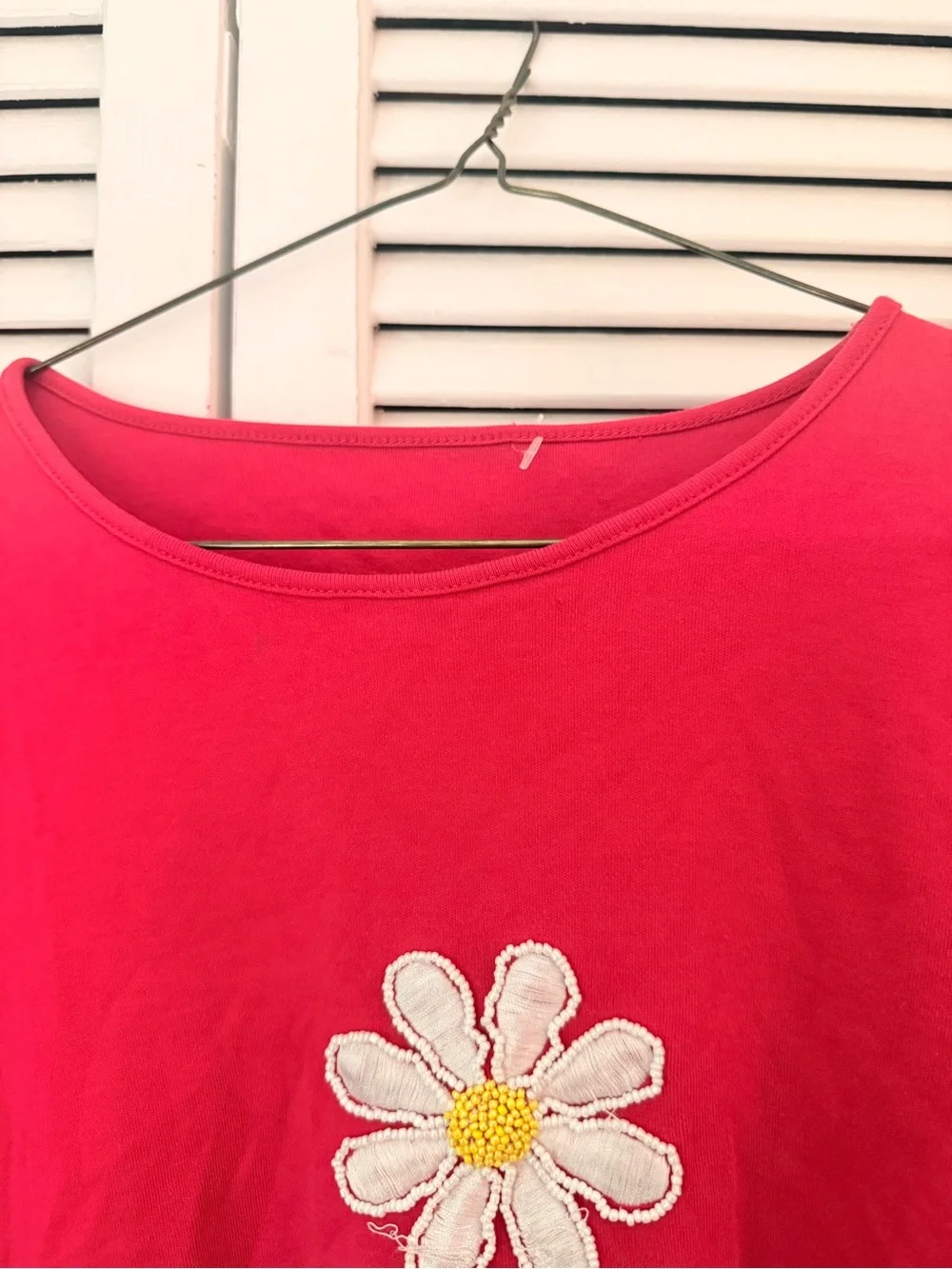 Red Daisy Patch Crop Tee - Women Tops